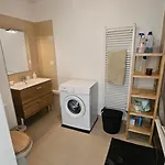 Charming 1 Bedroom With Terrace Air Conditioning And Private Parking