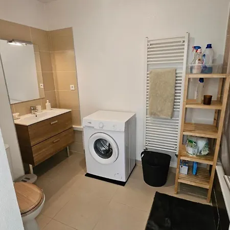 Charming 1 Bedroom With Terrace Air Conditioning And Private Parking