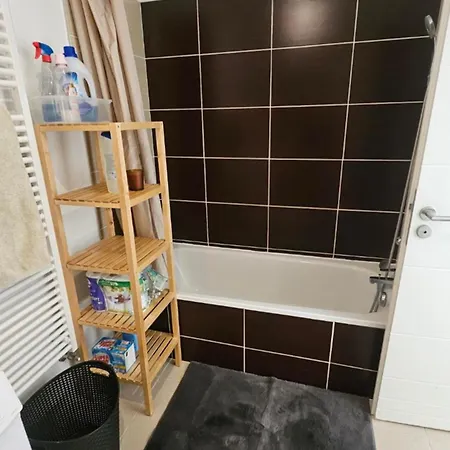 Lejlighed Charming 1 Bedroom With Terrace Air Conditioning And Private Parking