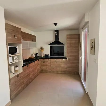 Charming 1 Bedroom With Terrace Air Conditioning And Private Parking Lejlighed *