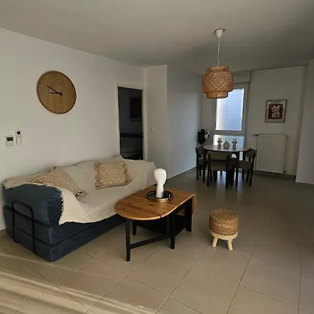 Lejlighed Charming 1 Bedroom With Terrace Air Conditioning And Private Parking