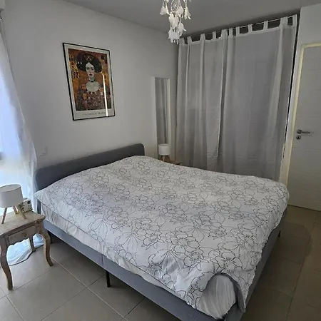 Lejlighed Charming 1 Bedroom With Terrace Air Conditioning And Private Parking