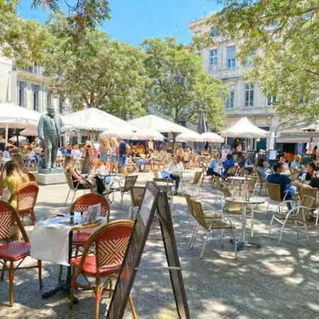 Charming 1 Bedroom With Terrace Air Conditioning And Private Parking Lejlighed