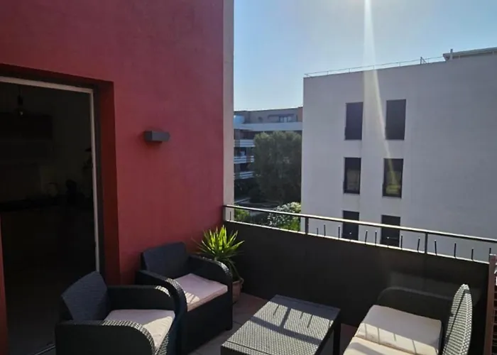 Charming 1 Bedroom With Terrace Air Conditioning And Private Parking Διαμέρισμα