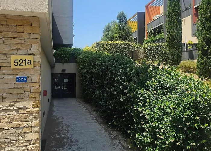 Charming 1 Bedroom With Terrace Air Conditioning And Private Parking مونبيلييه